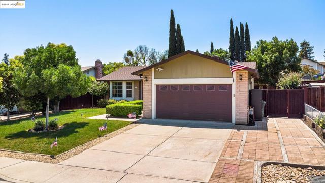 53 Zinfandel Ct, Oakley CA: https://media.crmls.org/mediaz/2d4cbf9a-3771-48d6-84bd-77a0ac6863ac.jpg