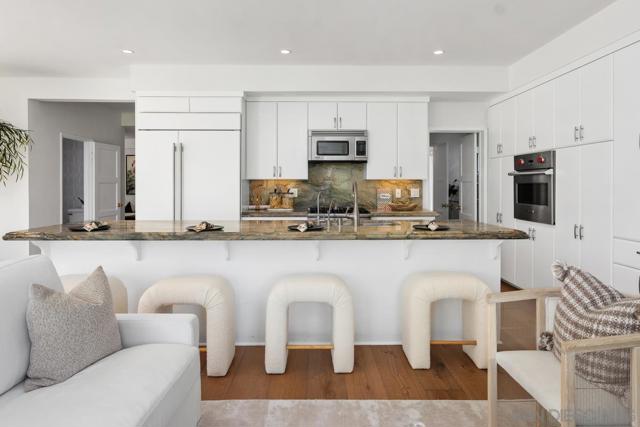 7505 Pepita Way, La Jolla CA: https://media.crmls.org/mediaz/2d4d9815-e3a9-437c-acd7-10cf1cf00e31.jpg