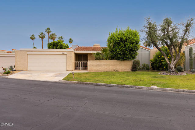 72460 Rodeo Way, Rancho Mirage CA: https://media.crmls.org/mediaz/2d4da6be-27af-40a3-9b9f-6ac06743a5ac.jpg