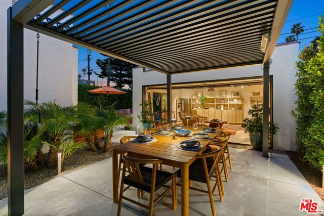 3864 3rd Avenue, Los Angeles CA: https://media.crmls.org/mediaz/2d4e38a8-de55-4115-9d42-18ca593d6f93.jpg