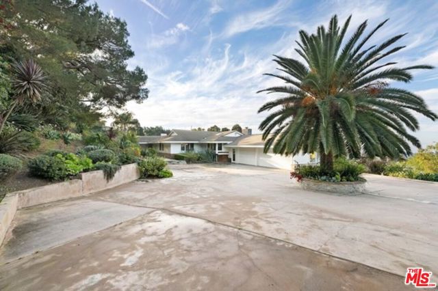 2 Pine Tree Lane, Rolling Hills, California 90274, 7 Bedrooms Bedrooms, ,6 BathroomsBathrooms,Residential,For Sale,Pine Tree,24474549