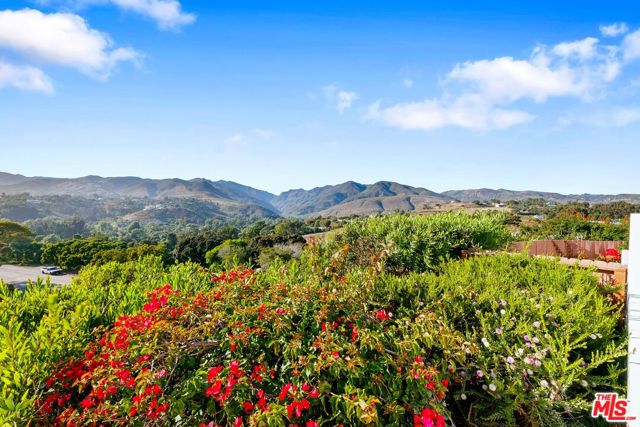 29221 Heathercliff Road, Malibu CA: https://media.crmls.org/mediaz/2d4e9907-e332-4020-b72d-c0e0b18257e1.jpg