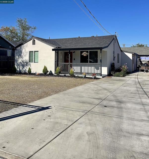 1923 Juliesse Avenue, Sacramento CA: https://media.crmls.org/mediaz/2d4f8eb3-49e2-4271-a824-b517995b32c5.jpg