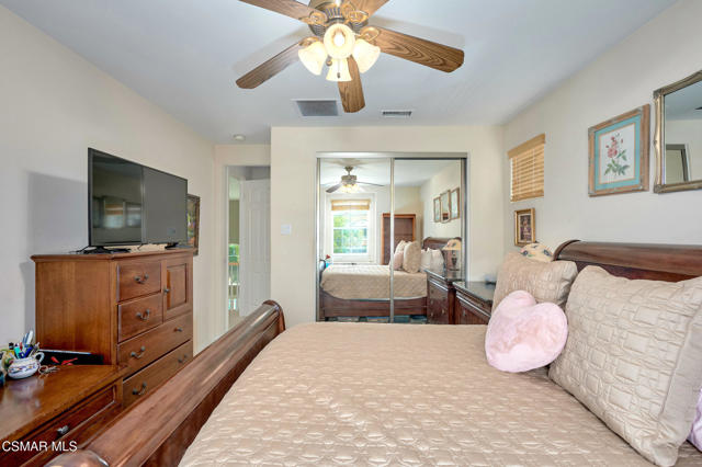 4566 Bluewood Court, Moorpark CA: https://media.crmls.org/mediaz/2d500dc3-83bd-4cbb-b4b5-4640a0534456.jpg