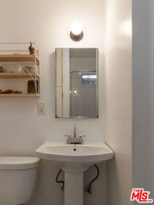 5616 Tehama Street, Los Angeles CA: https://media.crmls.org/mediaz/2d5038ac-8099-4f62-a7c2-b34dafaec016.jpg