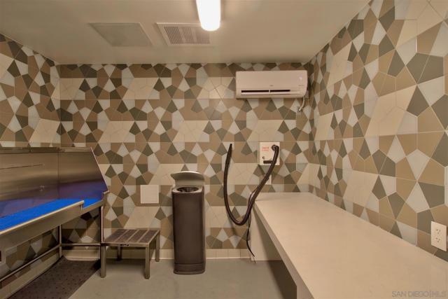 1388 Kettner Blvd, San Diego CA: https://media.crmls.org/mediaz/2d5069c3-4843-472e-a0de-1cc2b2da1c57.jpg