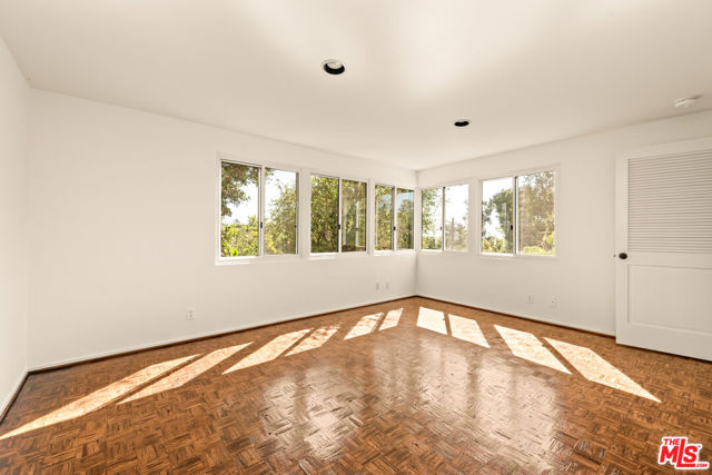 16449 Akron Street, Pacific Palisades CA: https://media.crmls.org/mediaz/2d50a4eb-a22c-44e6-976b-6e00ea6fadeb.jpg