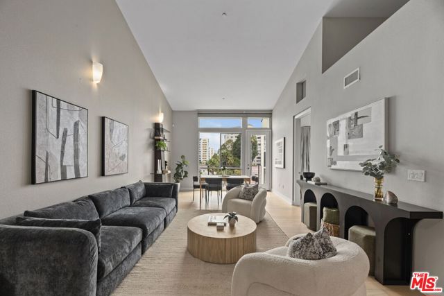 600 S Ridgeley Drive, Los Angeles CA: https://media.crmls.org/mediaz/2d50a52c-aae9-4cf5-8b39-b97e778e0641.jpg