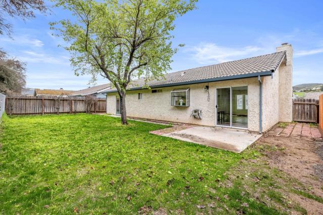 46315 Pine Meadow Drive, King City CA: https://media.crmls.org/mediaz/2d51c463-1181-457c-b143-e28c057dc388.jpg
