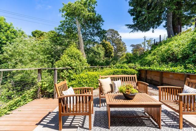 840 Seacliff Drive, Aptos CA: https://media.crmls.org/mediaz/2d525d9c-f7ba-40c8-b10a-24e85a689871.jpg