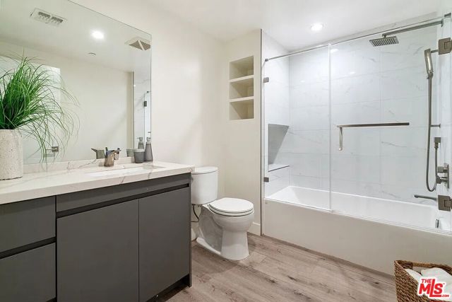 846 S Mariposa Avenue, Los Angeles CA: https://media.crmls.org/mediaz/2d52bb1a-b6f6-47bc-9fbb-107700620836.jpg
