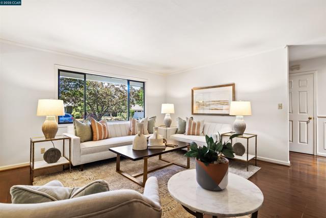 372 El Divisadero Ave, Walnut Creek CA: https://media.crmls.org/mediaz/2d52be71-5f35-4cae-867c-90377eb8014f.jpg