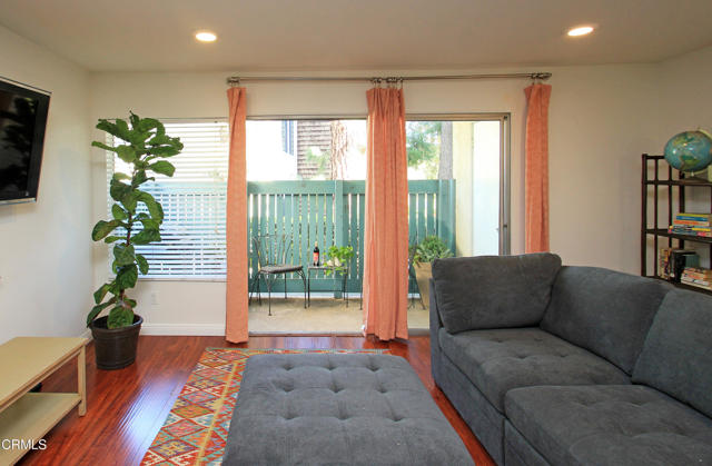 Detail Gallery Image 41 of 46 For 5700 Etiwanda Ave #123,  Tarzana,  CA 91356 - 3 Beds | 2 Baths