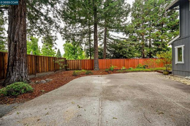 101 Stowbridge Ct., Danville CA: https://media.crmls.org/mediaz/2d53c525-9fd0-4886-8e08-abbe9a3b1dc2.jpg