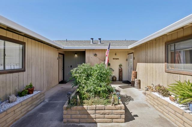 880 Apricot Lane, Hollister CA: https://media.crmls.org/mediaz/2d53e656-26cb-4606-a7a1-4b6148d8ad3b.jpg