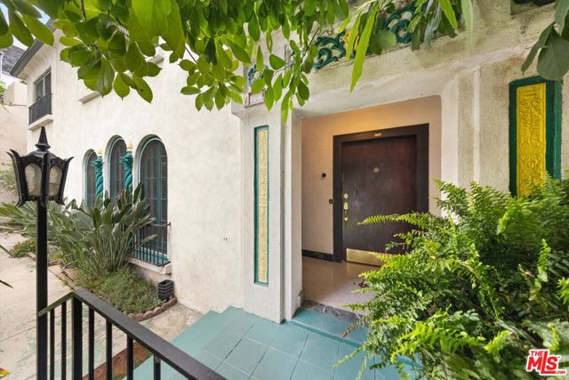 1266 N Flores Street, West Hollywood CA: https://media.crmls.org/mediaz/2d541171-08c9-475f-9917-13829f42e471.jpg