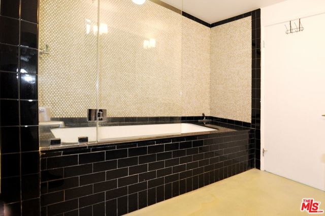 849 S Broadway, Los Angeles CA: https://media.crmls.org/mediaz/2d54f0d7-72f1-413b-ae5a-8826639ef0a8.jpg