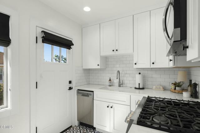 295 297 Estrella Street, Ventura CA: https://media.crmls.org/mediaz/2d551a8e-2f1d-4afa-be68-0b4263c1ce18.jpg