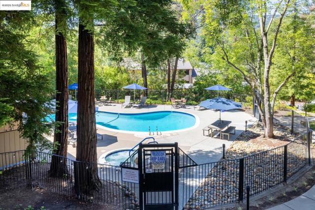 128 Alamo Sq, Alamo CA: https://media.crmls.org/mediaz/2d5558a7-6706-4fe9-a942-510cf9803471.jpg