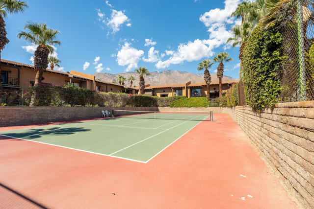 291 E Mel Avenue, Palm Springs CA: https://media.crmls.org/mediaz/2d55aed0-62b6-4373-95e6-25776cf20517.jpg