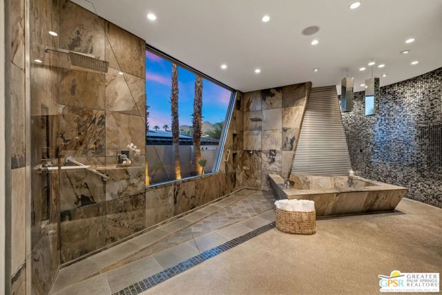 25 Sierra Vista Drive, Rancho Mirage CA: https://media.crmls.org/mediaz/2d564d6e-19b0-42de-8d35-bbf2d0bcc686.jpg