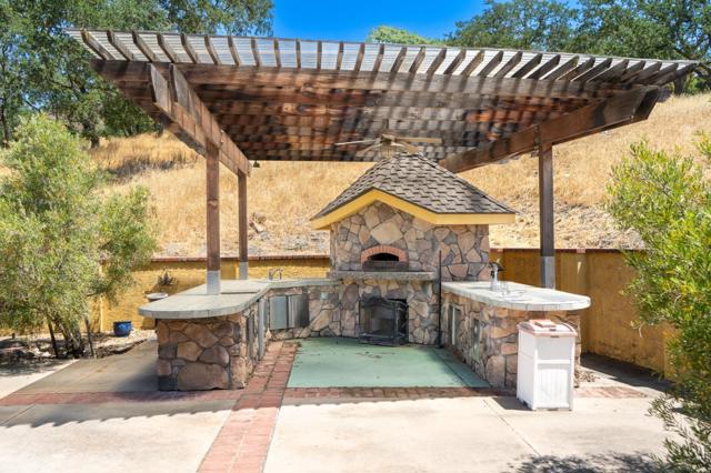 21050 Uvas Road, Morgan Hill CA: https://media.crmls.org/mediaz/2d57215c-ab0c-41d4-99df-174cde378ecf.jpg
