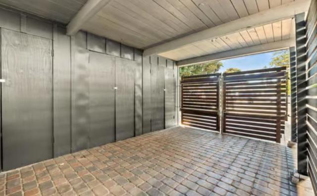 424 5th Avenue, Redwood City CA: https://media.crmls.org/mediaz/2d577f99-5220-41f4-a61b-3df23dace495.jpg