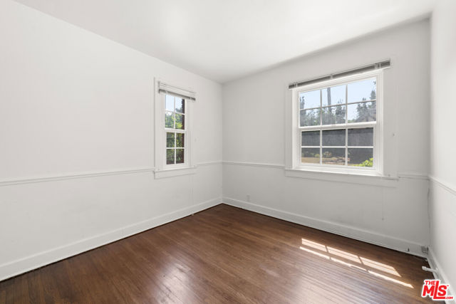 443 S June Street, Los Angeles CA: https://media.crmls.org/mediaz/2d579ff0-c47a-4077-9c93-dc87b3db24ae.jpg