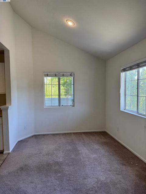 8145 Mountain View Dr, Pleasanton CA: https://media.crmls.org/mediaz/2d57a349-91a8-452c-ab8e-530e794c6015.jpg