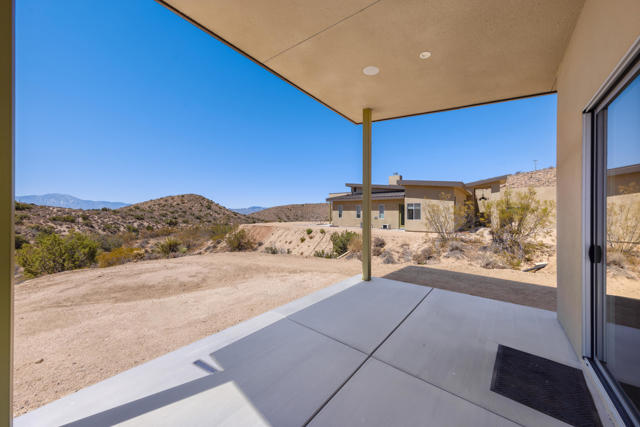 7852 Pinon Drive, Yucca Valley CA: https://media.crmls.org/mediaz/2d57b6cf-5f67-4cdd-aad7-de47e5d453e5.jpg