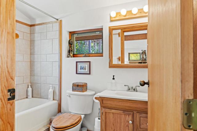 994 Laurel Grove Drive, Soquel CA: https://media.crmls.org/mediaz/2d58c03f-2131-4d8d-b4f4-d21e9c7df73e.jpg