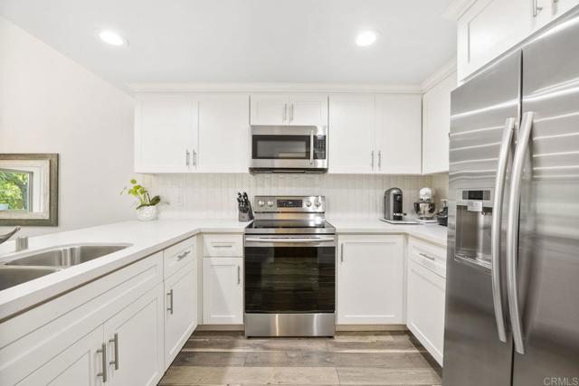 Detail Gallery Image 7 of 31 For 2352 Altisma Way #13,  Carlsbad,  CA 92009 - 2 Beds | 2 Baths