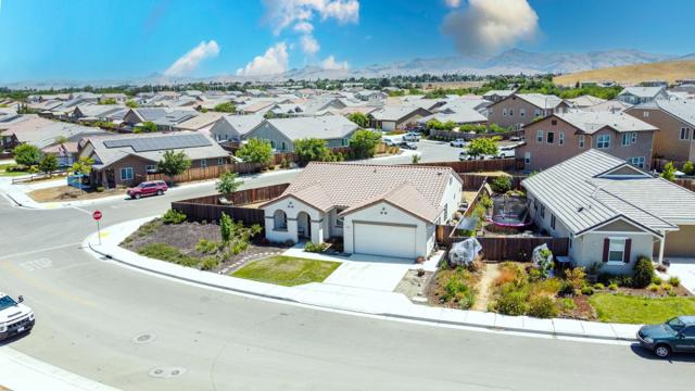 677 Sacramento Way, Hollister CA: https://media.crmls.org/mediaz/2d5916aa-3483-4531-93c6-af3813f56c49.jpg