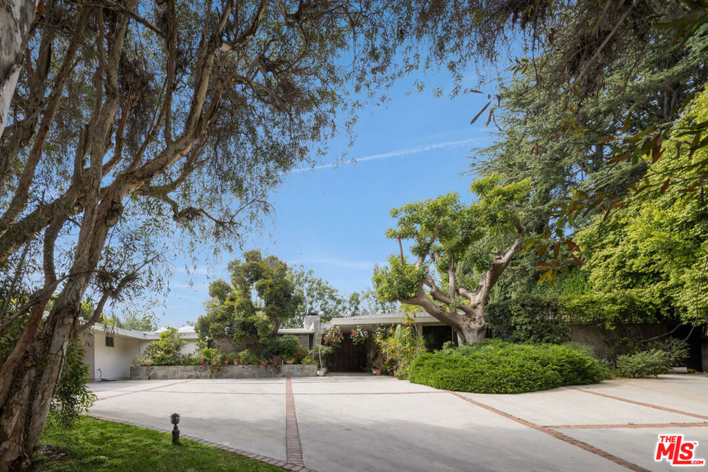 1018 N Crescent Drive