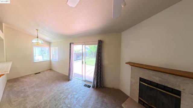 841 Windmeadows Dr, Brentwood CA: https://media.crmls.org/mediaz/2d5965a6-28f2-4441-8fd8-7017810518b5.jpg