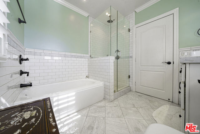 950 S Longwood Avenue, Los Angeles CA: https://media.crmls.org/mediaz/2d5999d7-5931-455c-817d-e1837913b144.jpg