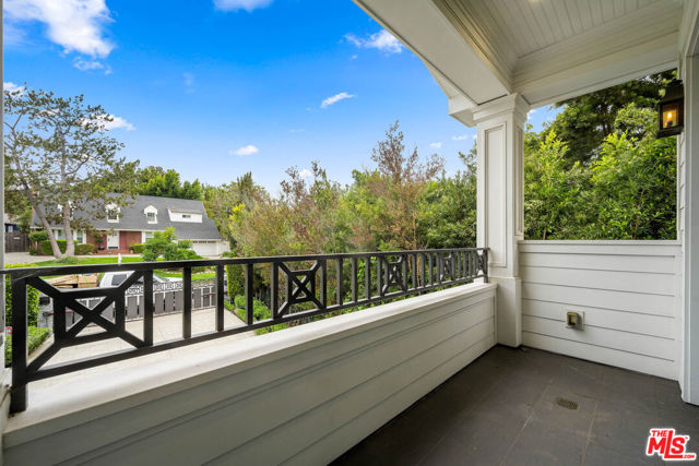 126 N Canyon View Drive, Los Angeles CA: https://media.crmls.org/mediaz/2d59bff0-c998-4f76-aa00-e6691e43b397.jpg