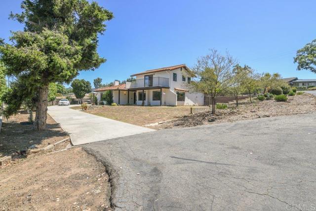 1736 Bellington Lane, Fallbrook CA: https://media.crmls.org/mediaz/2d5a974a-f908-4e2b-8911-40ede6f9df3f.jpg