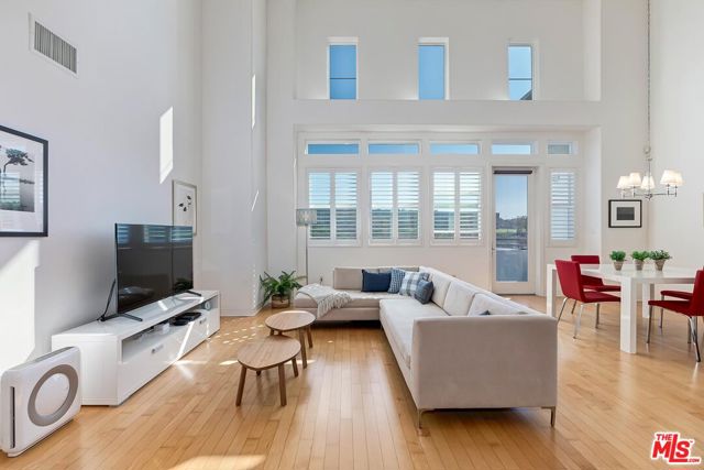 7100 Playa Vista Drive, Playa Vista CA: https://media.crmls.org/mediaz/2d5aa1c6-2cea-402d-8212-681b02cb95a3.jpg