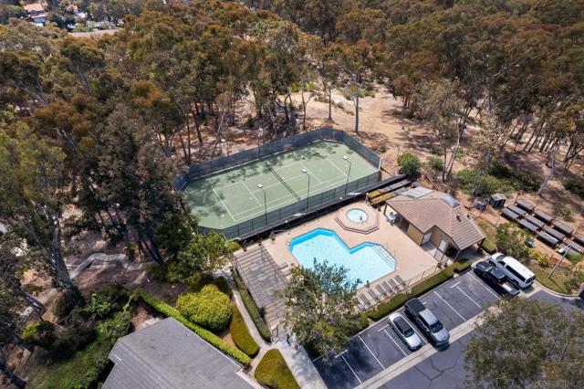 2818 Forest View Way, Carlsbad CA: https://media.crmls.org/mediaz/2d5ab50c-abe0-4f0b-bb95-213baf611c97.jpg