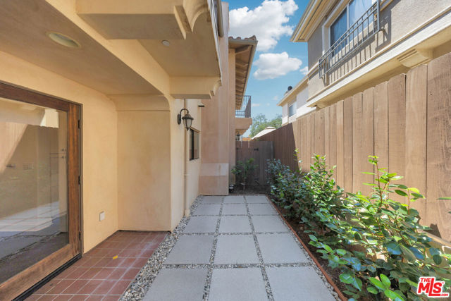 2449 Oswego Street, Pasadena CA: https://media.crmls.org/mediaz/2d5b1a9c-c165-4751-b554-6f190d14c761.jpg