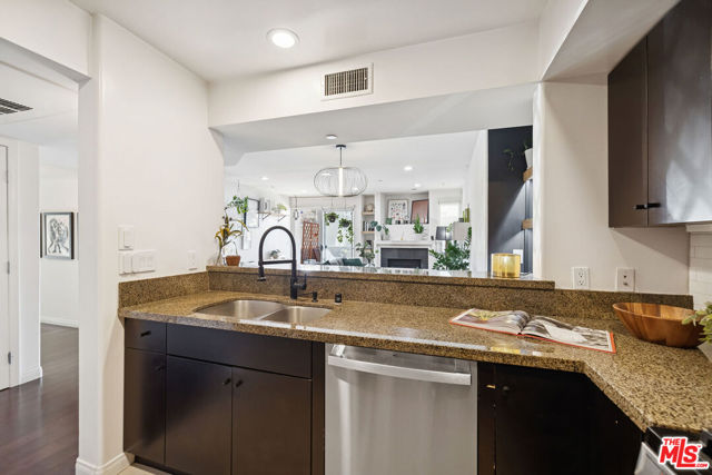 1150 S Oxford Avenue, Los Angeles CA: https://media.crmls.org/mediaz/2d5c7085-dff6-4f38-b390-2dc78f0a6cd4.jpg