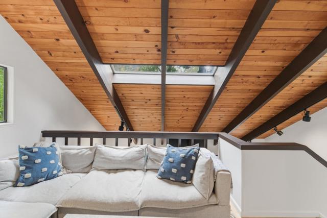 2343 Arrowhead Drive, Oakland CA: https://media.crmls.org/mediaz/2d5cc87d-4fa0-493c-a597-58ddd64715e3.jpg