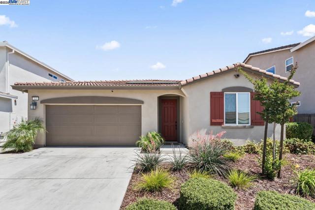 323 Sacramento St, Lathrop CA: https://media.crmls.org/mediaz/2d5d089a-e4d4-4caa-8770-a2fe49968b85.jpg