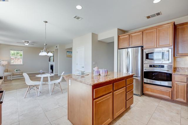 2528 AMANTEA WAY, Dublin CA: https://media.crmls.org/mediaz/2d5d0fcd-0cae-4ed3-9be3-8faaff8c6e7c.jpg