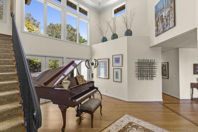 7207 Fairway Rd, La Jolla CA: https://media.crmls.org/mediaz/2d5d5fff-a56a-443e-bb47-d6b5e83f4f54.jpg