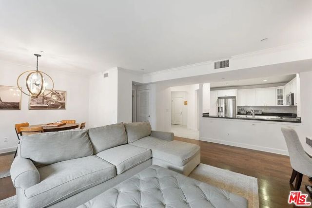 1522 Amherst Avenue, Los Angeles CA: https://media.crmls.org/mediaz/2d5db901-4839-45fb-8105-cc6c00ad8804.jpg