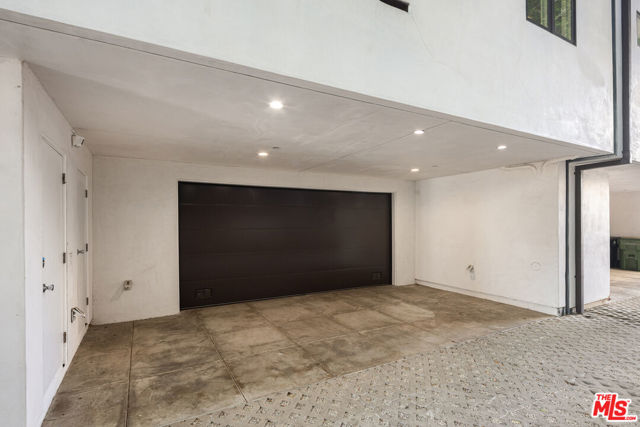 7365 Waring Avenue, Los Angeles CA: https://media.crmls.org/mediaz/2d5dda95-57ab-4e42-b3ca-1444317bebca.jpg