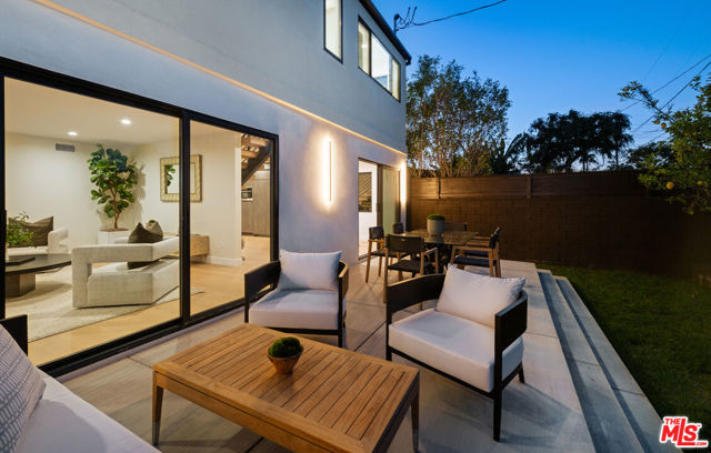 3524 Maplewood Avenue, Los Angeles CA: https://media.crmls.org/mediaz/2d5e811d-611e-4130-a1f2-7e464dedb3a6.jpg