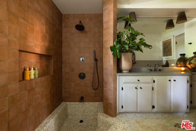 8427 Oswego Street, Sunland CA: https://media.crmls.org/mediaz/2d5e811e-2a89-4c1d-b4c1-b64cfd1c27f5.jpg